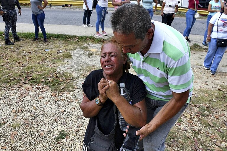 Las otras 'sajarov' venezolanas: "¡Saquen a mi hijo, no fue nunca un delincuente! ¡No me lo quiten!" Las otras 'sajarov' venezolanas: "¡Saquen a mi hijo, no fue nunca un delincuente! ¡No me lo quiten!"