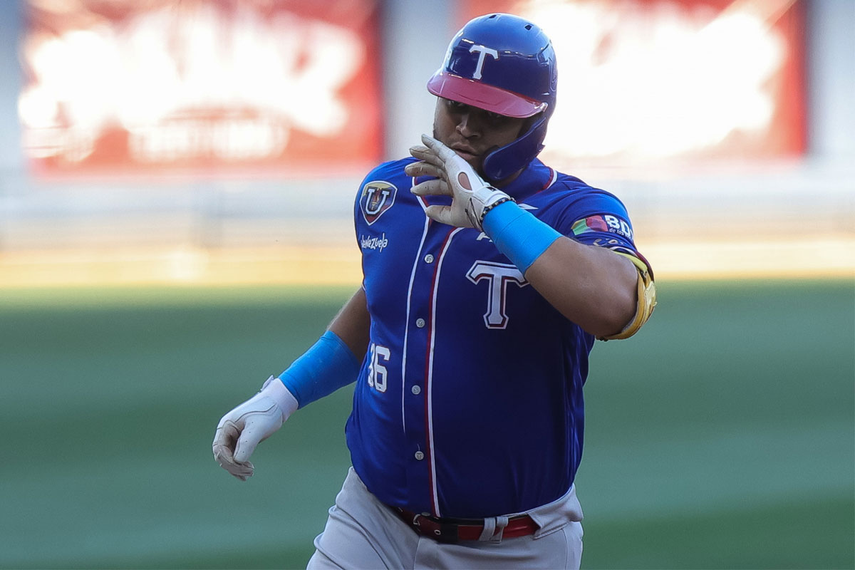 Tiburones volvió a derrotar a Leones y forzó el juego extra Tiburones volvió a derrotar a Leones y forzó el juego extra