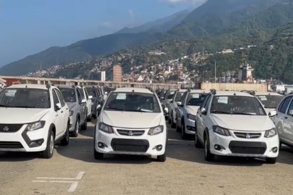 Llegaron a Venezuela 2.000 carros iraníes para ser comercializados Llegaron a Venezuela 2.000 carros iraníes para ser comercializados