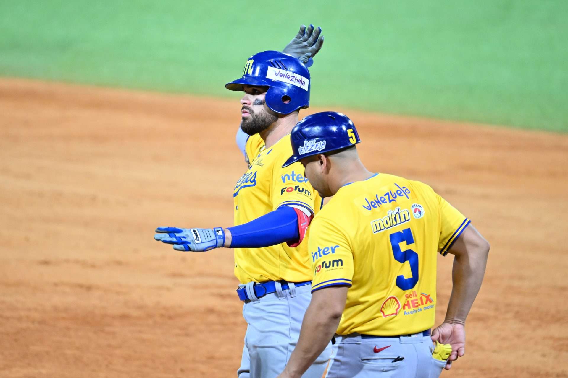 Renato Núñez alcanza el récord y guía remontada de Magallanes Renato Núñez alcanza el récord y guía remontada de Magallanes