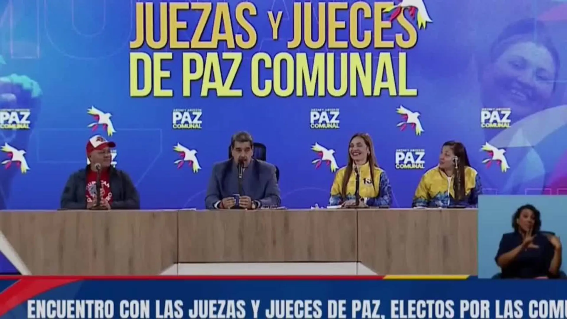 Nicolás Maduro reitera que jurará como presidente el próximo enero en “paz y tranquilidad” Nicolás Maduro reitera que jurará como presidente el próximo enero en “paz y tranquilidad”