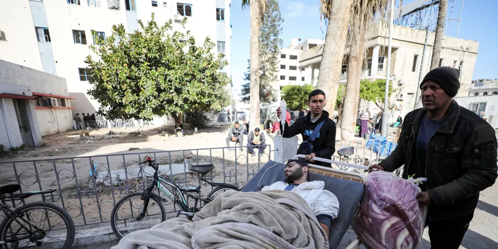 Israel ataca y detiene al director del último hospital operativo en el norte de Gaza Israel ataca y detiene al director del último hospital operativo en el norte de Gaza