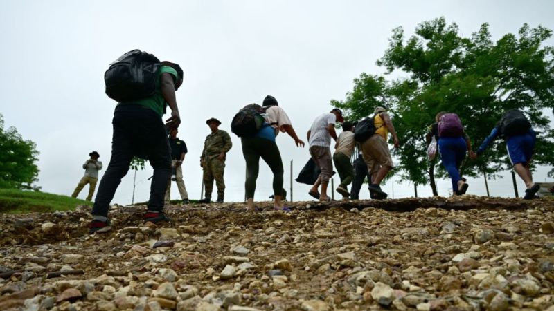 Migrantes deportados de EE.UU. son trasladados al Darién por el Gobierno de Panamá Migrantes deportados de EE.UU. son trasladados al Darién por el Gobierno de Panamá