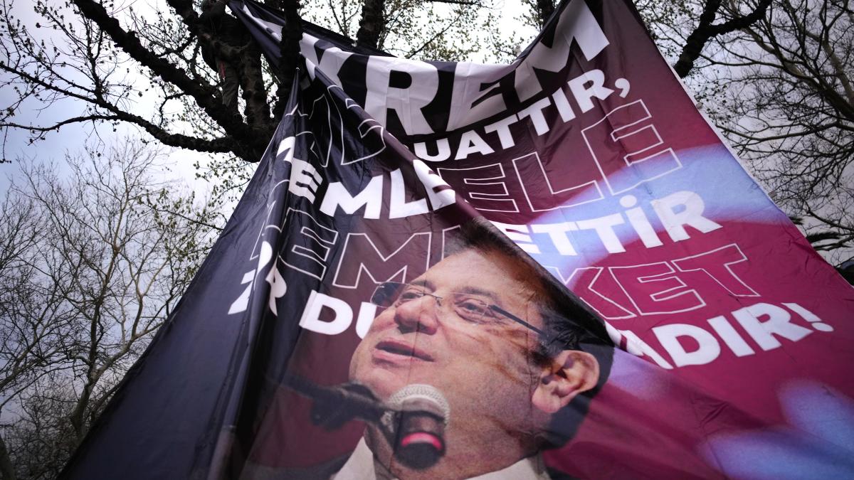 La Justicia turca envía a prisión preventiva al alcalde de Estambul La Justicia turca envía a prisión preventiva al alcalde de Estambul