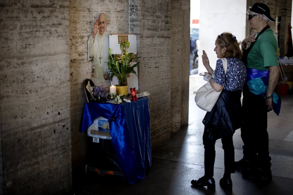 Último adiós de los fieles: Francisco es trasladado a la Basílica de San Pedro para la capilla ardiente