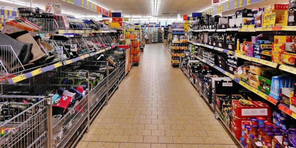 Importantes cadenas de supermercados toman una drástica decisión con sus precios afectados por los aranceles a China Importantes cadenas de supermercados toman una drástica decisión con sus precios afectados por los aranceles a China