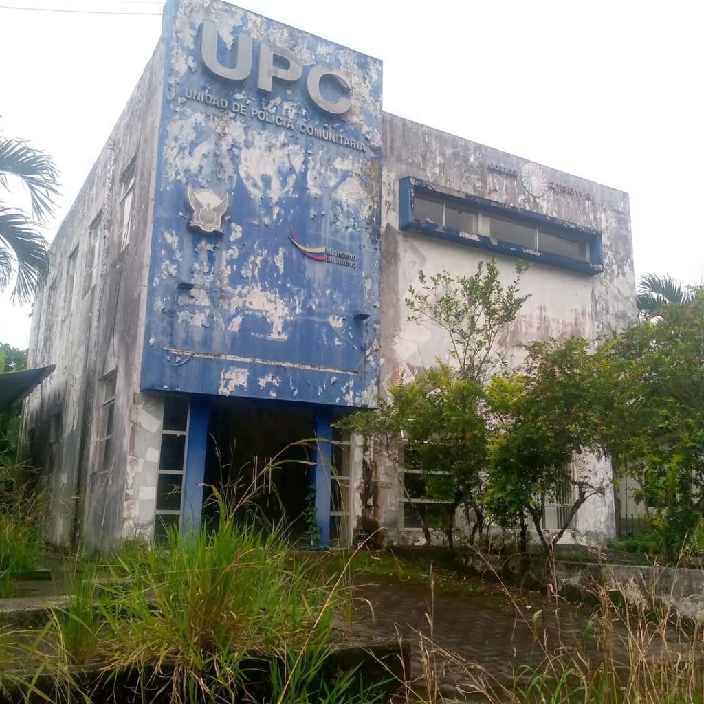 No pueden mantener un UPC y quieren mantener un mega parque, inútiles...