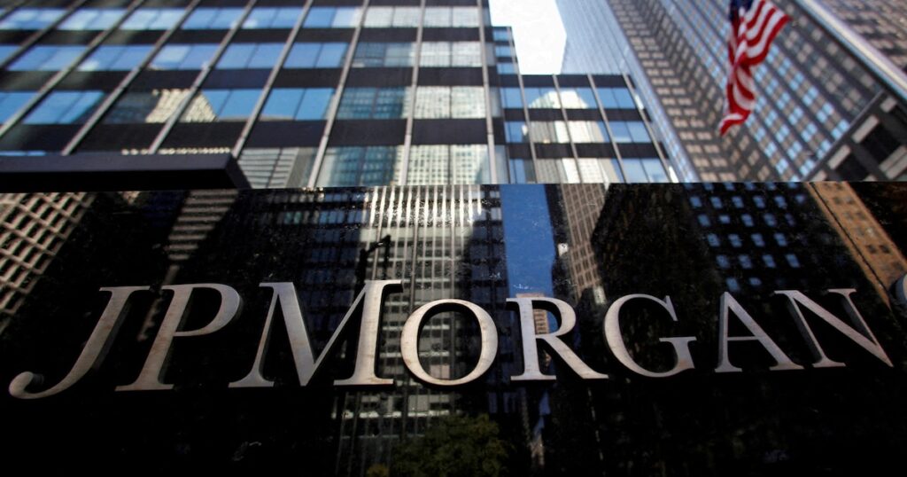 El banco de inversión más grande del mundo estima un 60% de chances de recesión tras las subas de aranceles comerciales El banco de inversión más grande del mundo estima un 60% de chances de recesión tras las subas de aranceles comerciales