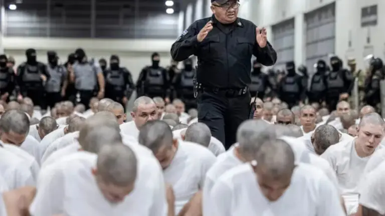Venezuela. Abogados califican encarcelamiento de venezolanos en El Salvador como crimen de lesa humanidad Venezuela. Abogados califican encarcelamiento de venezolanos en El Salvador como crimen de lesa humanidad