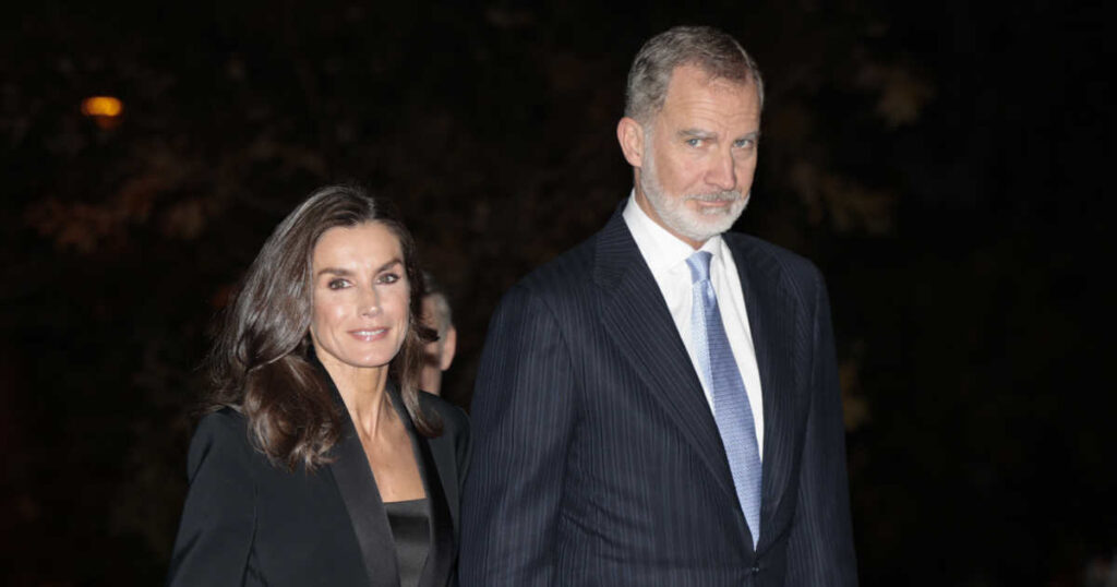 Sale a la luz el gesto privado de los reyes Felipe y Letizia con la familia de Mario Vargas Llosa tras su muerte: sus hijos, conmovidos Sale a la luz el gesto privado de los reyes Felipe y Letizia con la familia de Mario Vargas Llosa tras su muerte: sus hijos, conmovidos