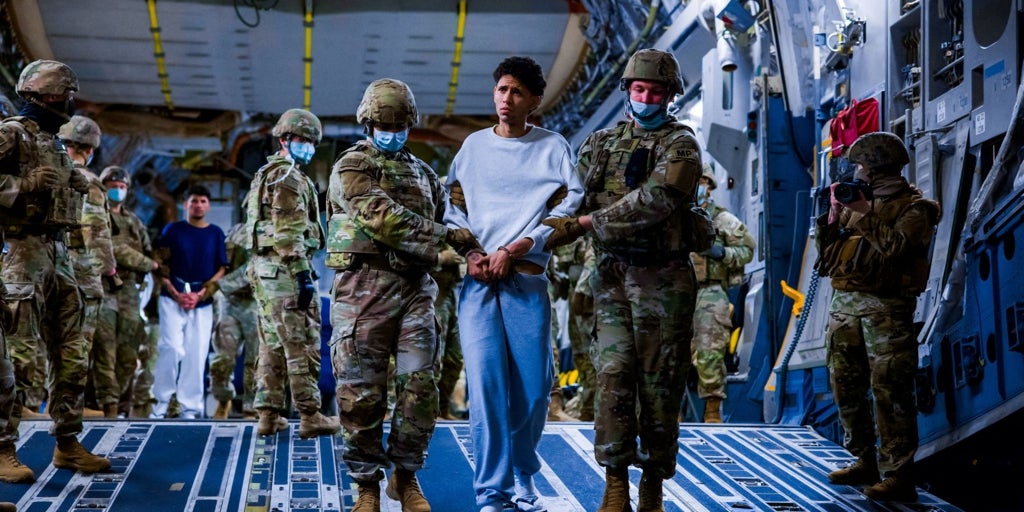EE.UU. usa un sistema de puntos secreto para deportar venezolanos a El Salvador EE.UU. usa un sistema de puntos secreto para deportar venezolanos a El Salvador