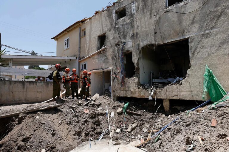 Nueva jornada de ataques cruzados: Irán lanza misiles y drones  contra Israel mientras Tel Aviv bombardea un sitio nuclear y a altos mandos iraníes  vinculados a Hamas