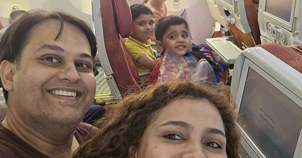 La última selfie antes de la tragedia de Air India: la historia de una familia que se mudaba a Londres La última selfie antes de la tragedia de Air India: la historia de una familia que se mudaba a Londres