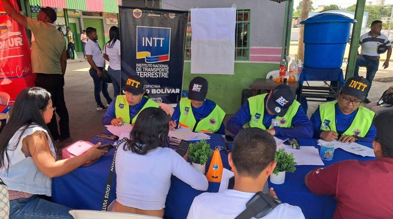 Despliegan operativo de trámites vehiculares en nueve estados del país Despliegan operativo de trámites vehiculares en nueve estados del país