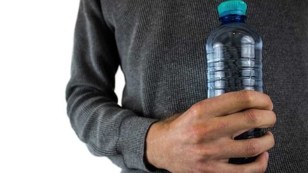 Retiran de las tiendas reconocida marca de agua mineral por estar contaminada con una bacteria Retiran de las tiendas reconocida marca de agua mineral por estar contaminada con una bacteria