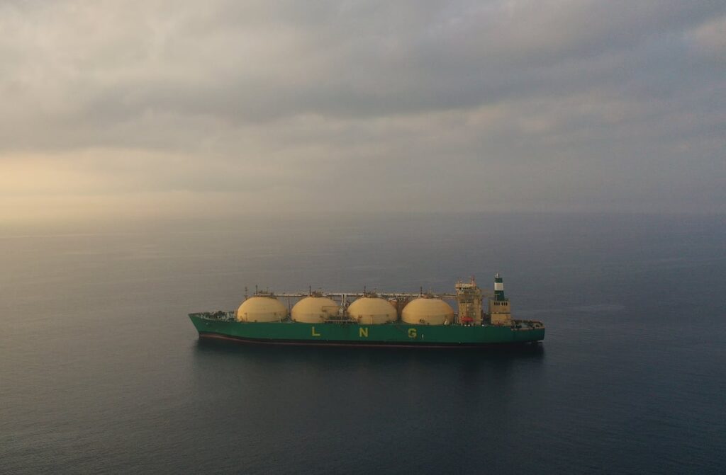 El precio del gas natural también se dispara bajo la amenaza de cierre del estrecho de Ormuz | Mercados Financieros El precio del gas natural también se dispara bajo la amenaza de cierre del estrecho de Ormuz | Mercados Financieros