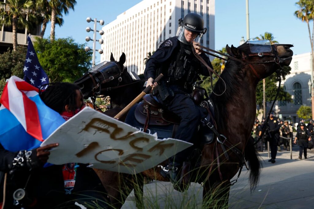 Las protestas de Los Ángeles por la política migratoria despiertan la resistencia dormida contra Trump | Inmigración en Estados Unidos Las protestas de Los Ángeles por la política migratoria despiertan la resistencia dormida contra Trump | Inmigración en Estados Unidos