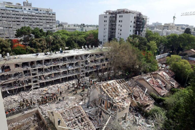 Irán ataca el mayor aeropuerto de Israel y otros objetivos de Tel Aviv como respuesta al bombardeo de EEUU