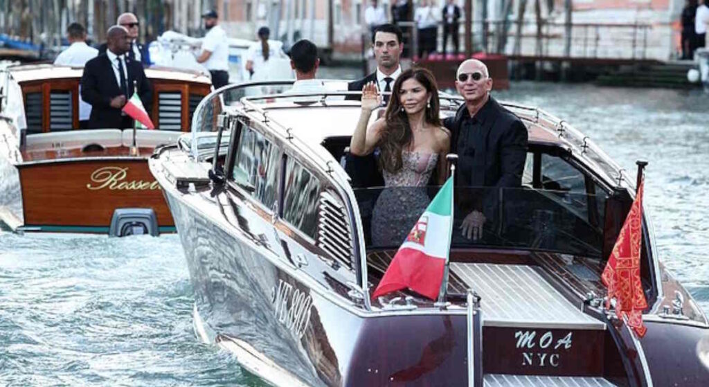Jeff Bezos y Lauren Sánchez llevan casi 80 horas de celebraciones por su boda, pero la fiesta continúa Jeff Bezos y Lauren Sánchez llevan casi 80 horas de celebraciones por su boda, pero la fiesta continúa