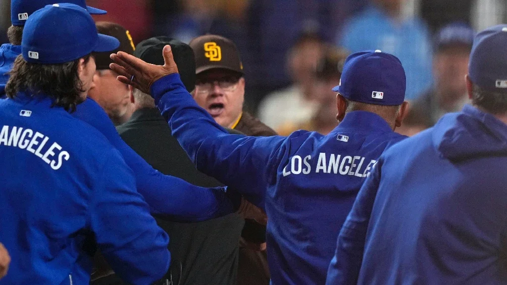 MLB sanciona a Dodgers y Padres por bronca en la serie californiana MLB sanciona a Dodgers y Padres por bronca en la serie californiana