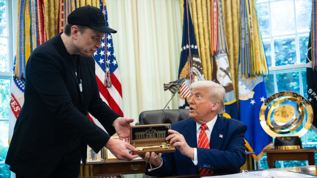 Musk sugiere la creación de un nuevo partido ante la posible retirada de los subsidios de Trump Musk sugiere la creación de un nuevo partido ante la posible retirada de los subsidios de Trump