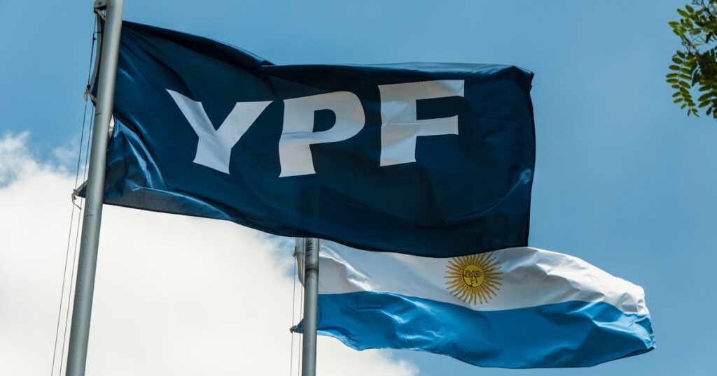 Juicio por YPF: cómo sigue la demanda en EEUU y cuándo el Estado deberá pagar un fallo que ya superó los USD 17.000 millones Juicio por YPF: cómo sigue la demanda en EEUU y cuándo el Estado deberá pagar un fallo que ya superó los USD 17.000 millones