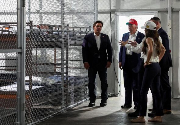 Trump inaugura ‘Caimán Alcatraz’, la prisión de Florida para encerrar a miles de inmigrantes