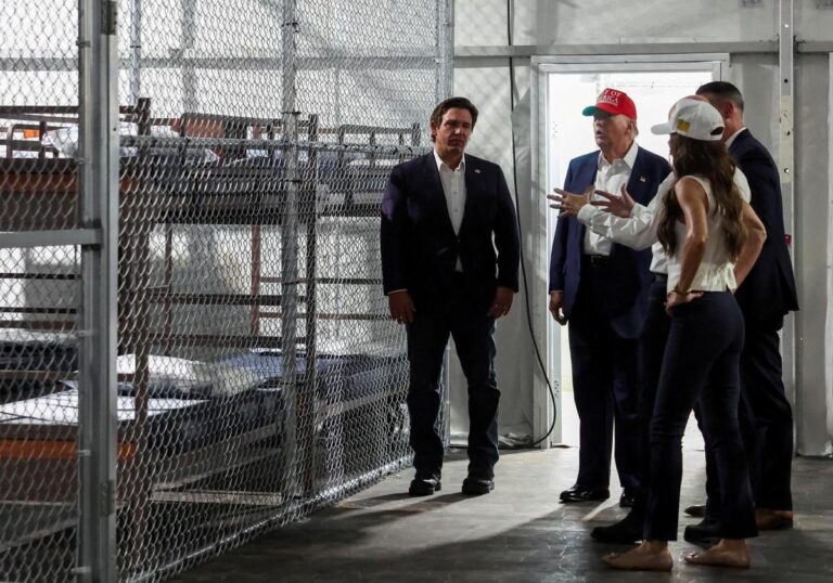 Trump inaugura ‘Caimán Alcatraz’, la prisión de Florida para encerrar a miles de inmigrantes